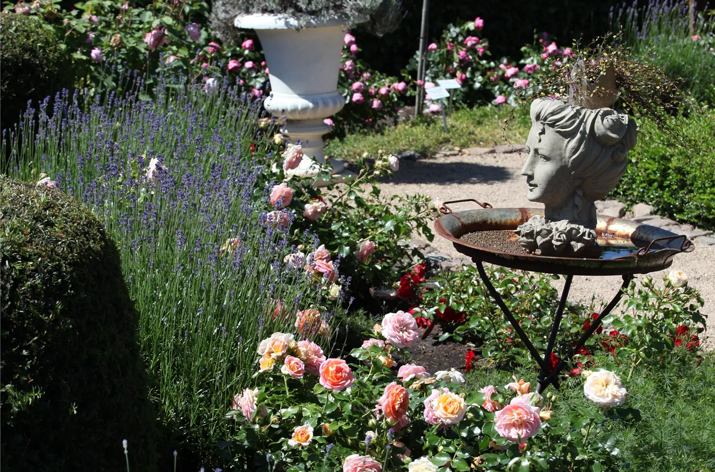 Es müssen nicht immer Zwerge sein - Skulpturen im Garten